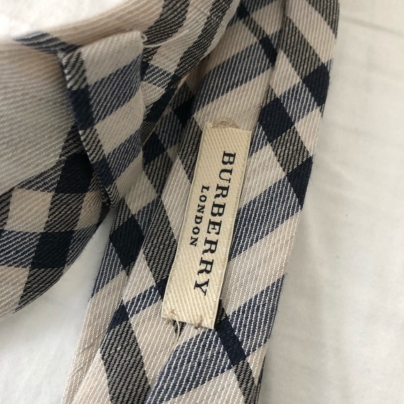 ❌❌SOLD❌❌ Burberry Silk Linen mens tie - Picture 4 of 6